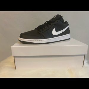 Jordan 1 Low “Black White”